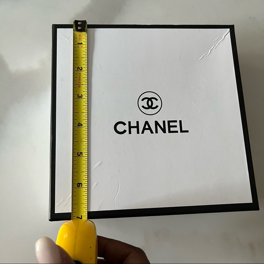 Chanel Gift Box - Picture 3 of 5
